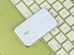 入手青春版MacBook Neo 别忘了这个最佳的存储搭子