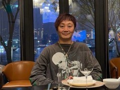 小高和刚戏谑蜕皮变美少女，荒诞社交动态引爆玩家热议