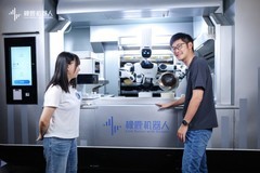 影视飓风Tim实测橡鹿具身烹饪机器人“现炒方舟”，人在哪，热饭就在哪