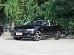 2026款大众迈腾上市 售17.99万起 搭载增强型驾驶辅助与智能座舱