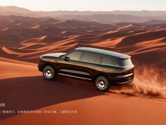 30万预算想体验旗舰级智能SUV，智己LS9 Hyper值得看吗？