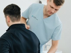 居家办公族腰僵硬不想折腾：电动按摩护腰先看性能搭配和贴合