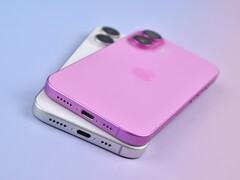 苹果发布会前，我们意外拿到了「iPhone 17」