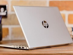 AI驱动内存需求激增，PC厂商承压提价并优化供应链