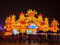 科技赋能夜游升级 ——厦门园博苑灯会打造沉浸式光影互动新体验