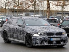 新款宝马M5谍照曝光：新世代设计+V8插混动力，2027年发布