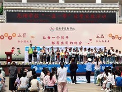 幸“盔”有你 九号电动车走进江西龙南校园捐赠头盔 携手当地交警开讲安全课