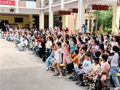 幸“盔”有你 九号电动车走进江西龙南校园捐赠头盔 携手当地交警开讲安全课
