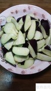炸茄子这样做，外酥里嫩超美味