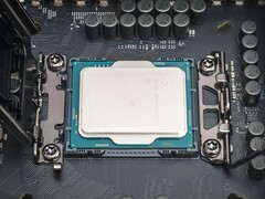 特朗普转向力推AI芯片出口