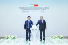 比亚迪荣获乌兹别克斯坦国家级勋章 总统亲自授奖