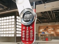 华强北手机展馆闭馆 巨型摩托罗拉成网红遗存
