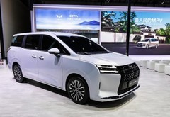 50万元以内高端MPV横评：从传统豪华到新能源智能化，谁更适合中国家庭？