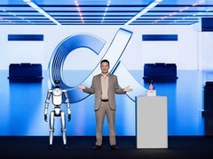 改变中的荣耀：CEO李健称手机不应是“无聊黑色方块”