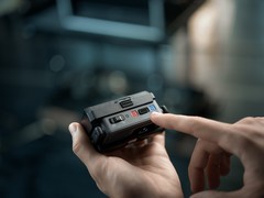大疆正式发布全新收发一体多机协同图传 DJI SDR 图传 2
