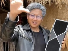 辽宁青年凭黑皮衣+显卡+蜜桃茶模仿科技大佬走红网络