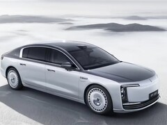 鸿蒙智行尊界S800延续购置税补贴并推多款新车