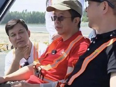 周鸿祎试驾飞行汽车遇挫：不换车改换飞机
