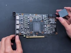 XFX RX 9070 XT显卡因散热器过重致GPU焊点脱焊，手工BGA修复成功