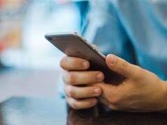 全球智能手机价格创纪录普涨，2026年均价同比飙升15%