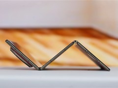 华为Mate XTs三折叠屏旗舰重磅来袭，17999元起售引热议