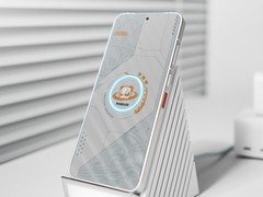 魅族发布PΛNDΛER 66W光之风冷无线潮充，支持魅族22系列高速快充