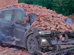 国产汽车撞墙实验引热议：营销噱头还是技术突破？