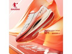 乔丹强风3PRO碳板跑鞋254元