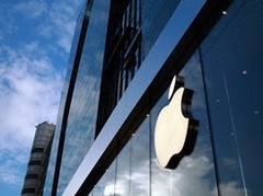折叠iPhone惊艳亮相 iPhone 16为新机让路跌至谷底价！