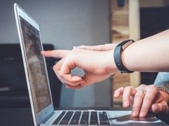 加班低头的打工人选颈部按摩器，品质和性价比我会先看这几项