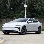 20万元内五款智能中型轿车横评：风神E80、银河双星、极狐S3与合创A06实测对决