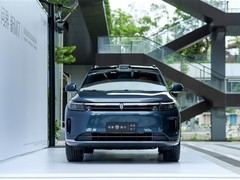 问界新M7 Ultra版上市，底盘升级售价28.98万起