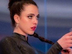 死亡搁浅玛玛演员新片美艳造型曝光
