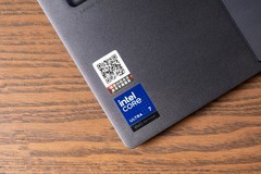 AI 笔记本选购大难题：苹果 M4 还是酷睿 Ultra 7？