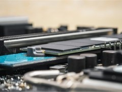 PB级固态硬盘要来了 QLC硬盘容量提升1000倍！