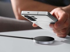 三星将推25W磁吸无线充电器，Galaxy S26系列首发