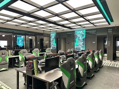 全场101台9800X3D主机！这家长沙新网咖凭什么敢all in AMD？