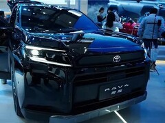 CR-V凭实力破局：性能、空间、配置全面领先RAV4