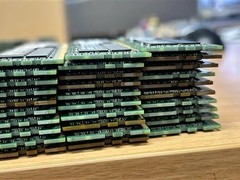 澳居民车库惊现30条服务器DDR4内存，估值超1.2万美元
