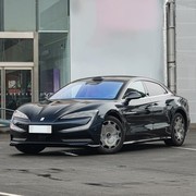 百万预算内四款豪华三厢轿车对比：传统与智能的终极碰撞