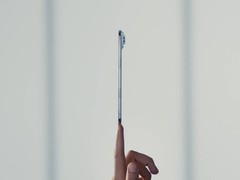 苹果iPhone Air迈向乔布斯整块玻璃构想