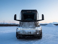 特斯拉Semi电动卡车赴阿拉斯加进行冬季测试，2026年将大规模量产