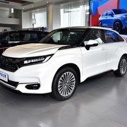 30万内中型SUV三强对决：燃油、混动、纯电谁更懂家用刚需？