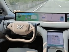 智己车主高速脱驾躺后排 智能辅助驾驶滥用引热议