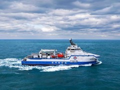 我国首艘自主集成式大型海上压裂船海洋石油696正式交付