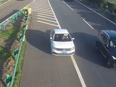 湖南高速违法倒车被查，驾驶人误认非主干道可免责被严处