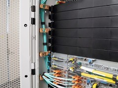 亚马逊云发布第二代单机架Outposts，2688vCPU+100TB存储，性能提升40%