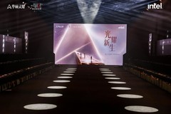 光耀新生｜华硕灵耀 x Intel首登北京时装周T台，大“秀”时尚精品美学