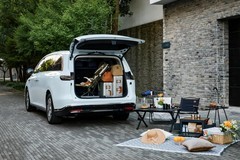 享界V8后备箱可放不折叠婴儿车，674L容积、7人10箱，乘坐储物两不误