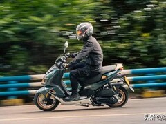 标致SF4踏板车：150cc动力+125cc灵巧身姿，通勤新优选